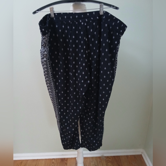 2/$15 Old Navy Bandana Print Elastic Waist Pants - Picture 3 of 5